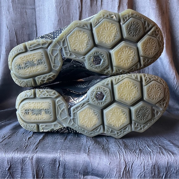 Nike LeBron 12 BHM Edition - Picture 3 of 8